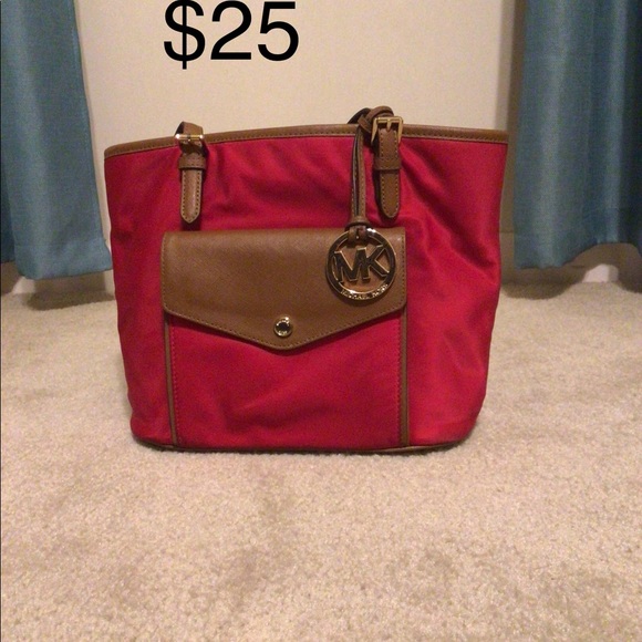 Multiple purses - Picture 2 of 6